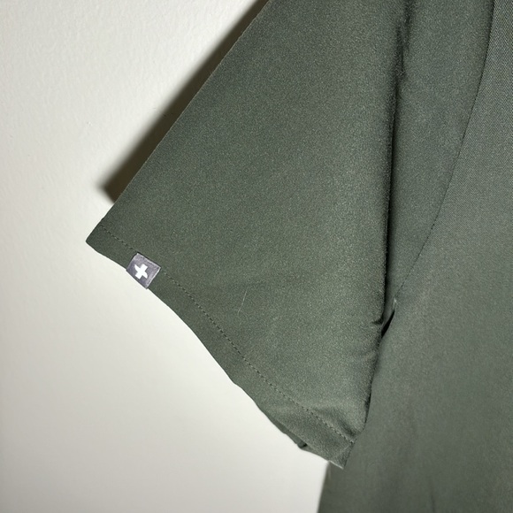 NWT Figs Scrub Top - Picture 5 of 7